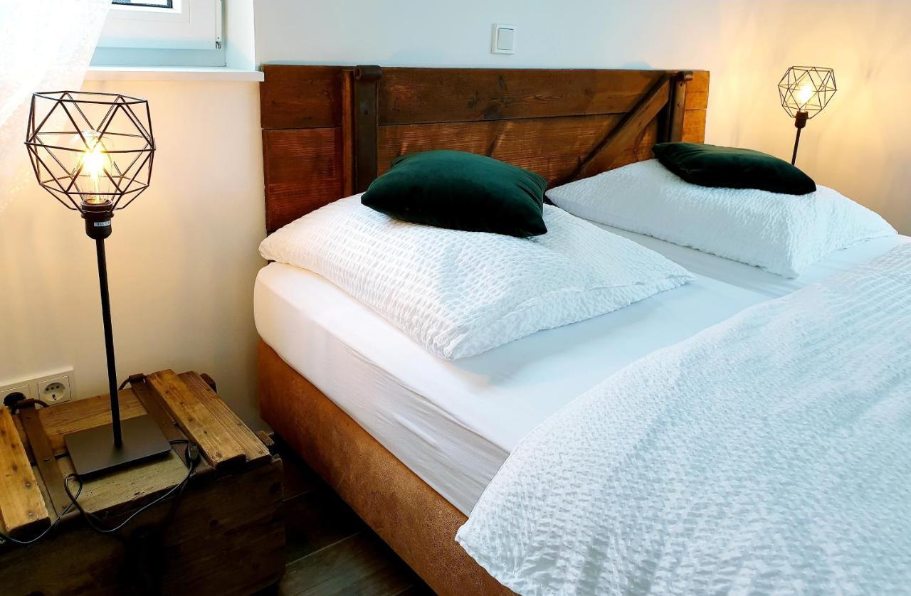 Zur Alten Rebe Ferienhaus Und Weingut Konz Exteriör bild